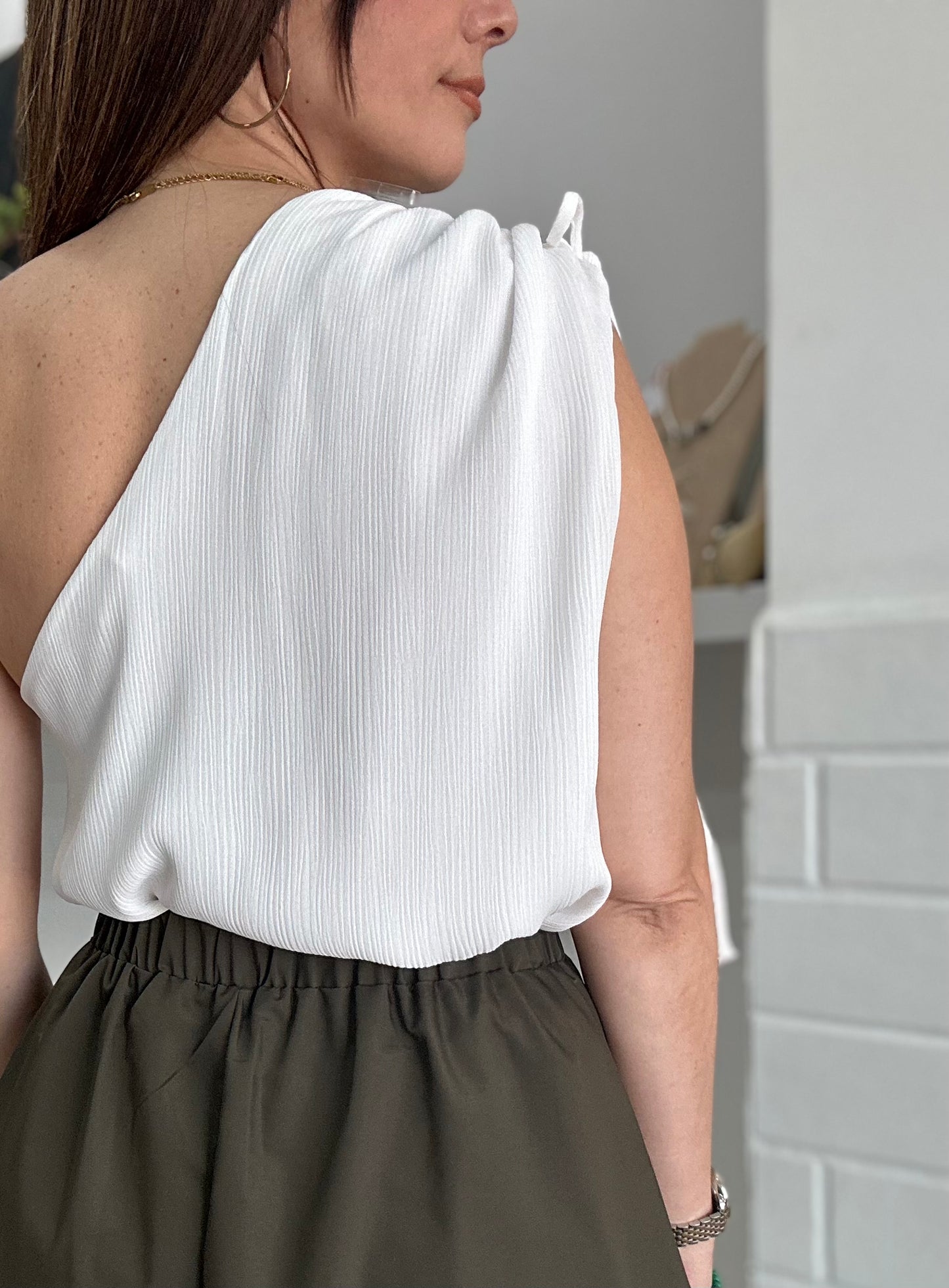 One shoulder Top