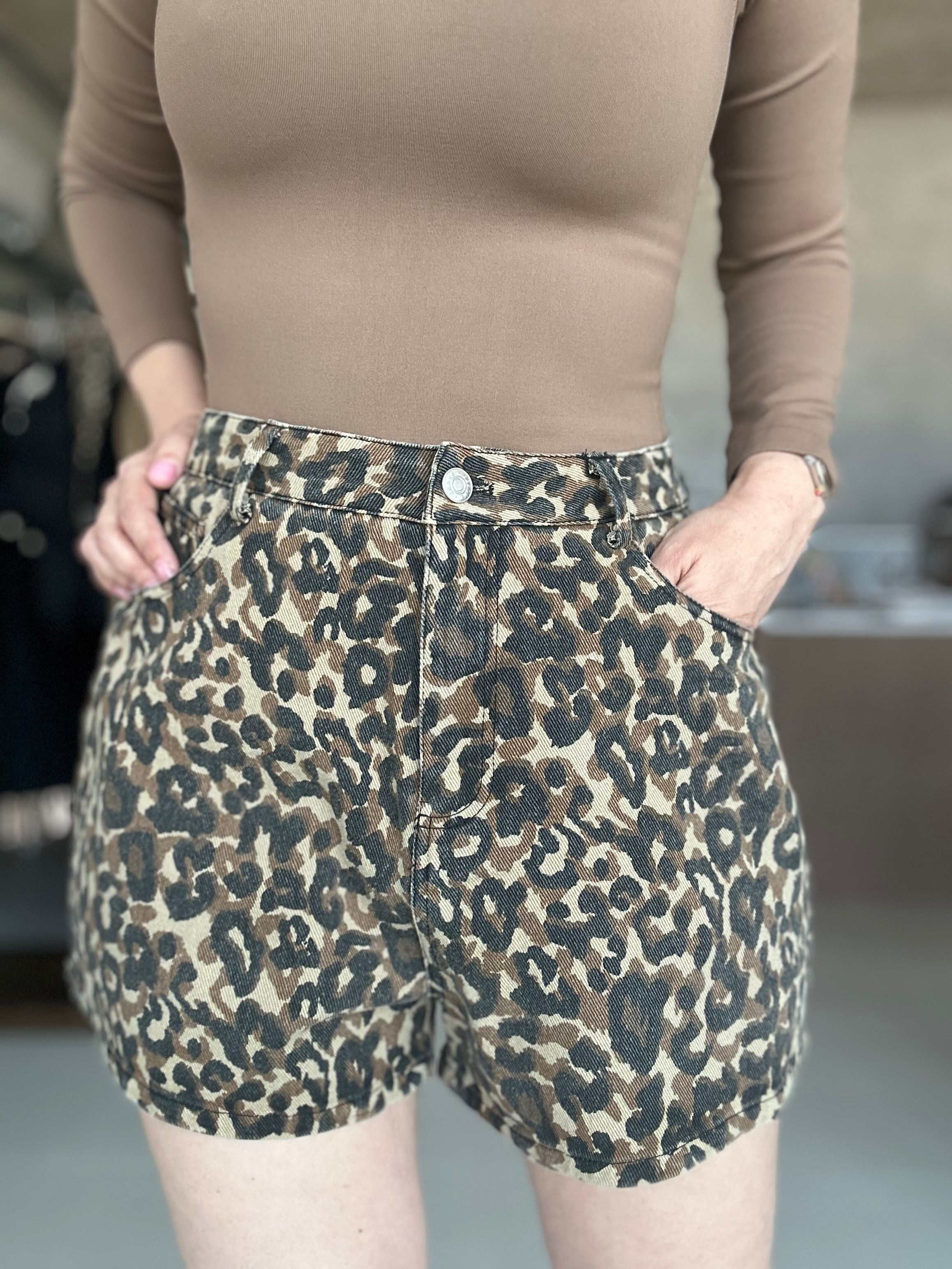 Faded Leopard Short