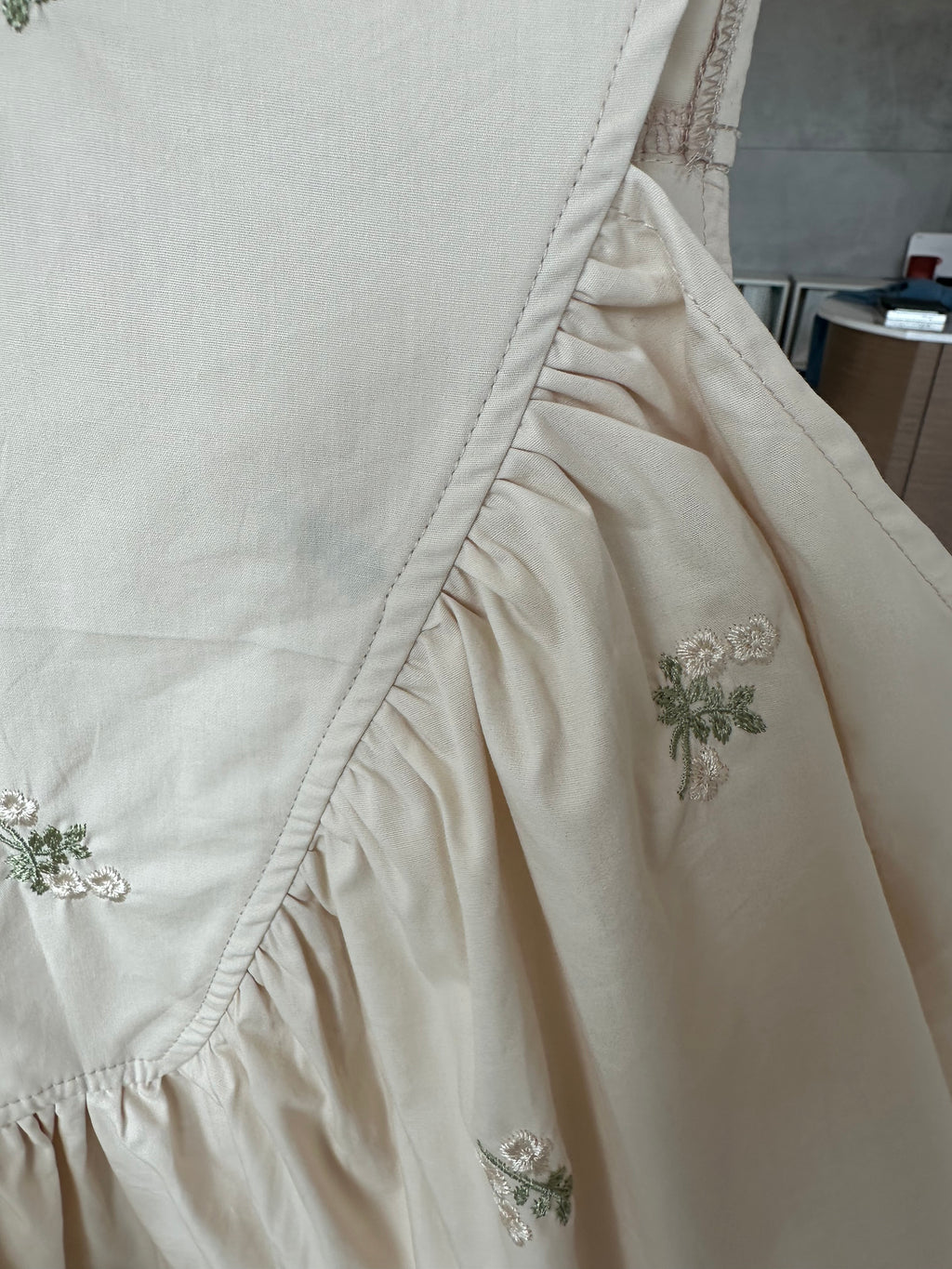 Tiny Floral Embroidery Blouse
