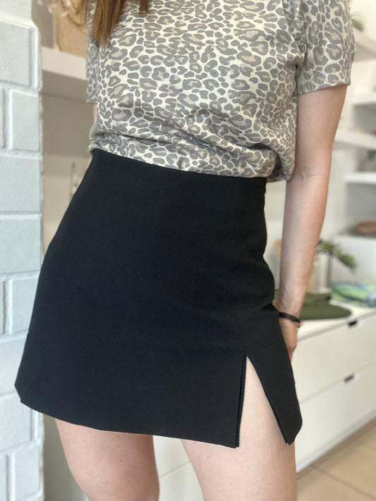 Escential Black Skort