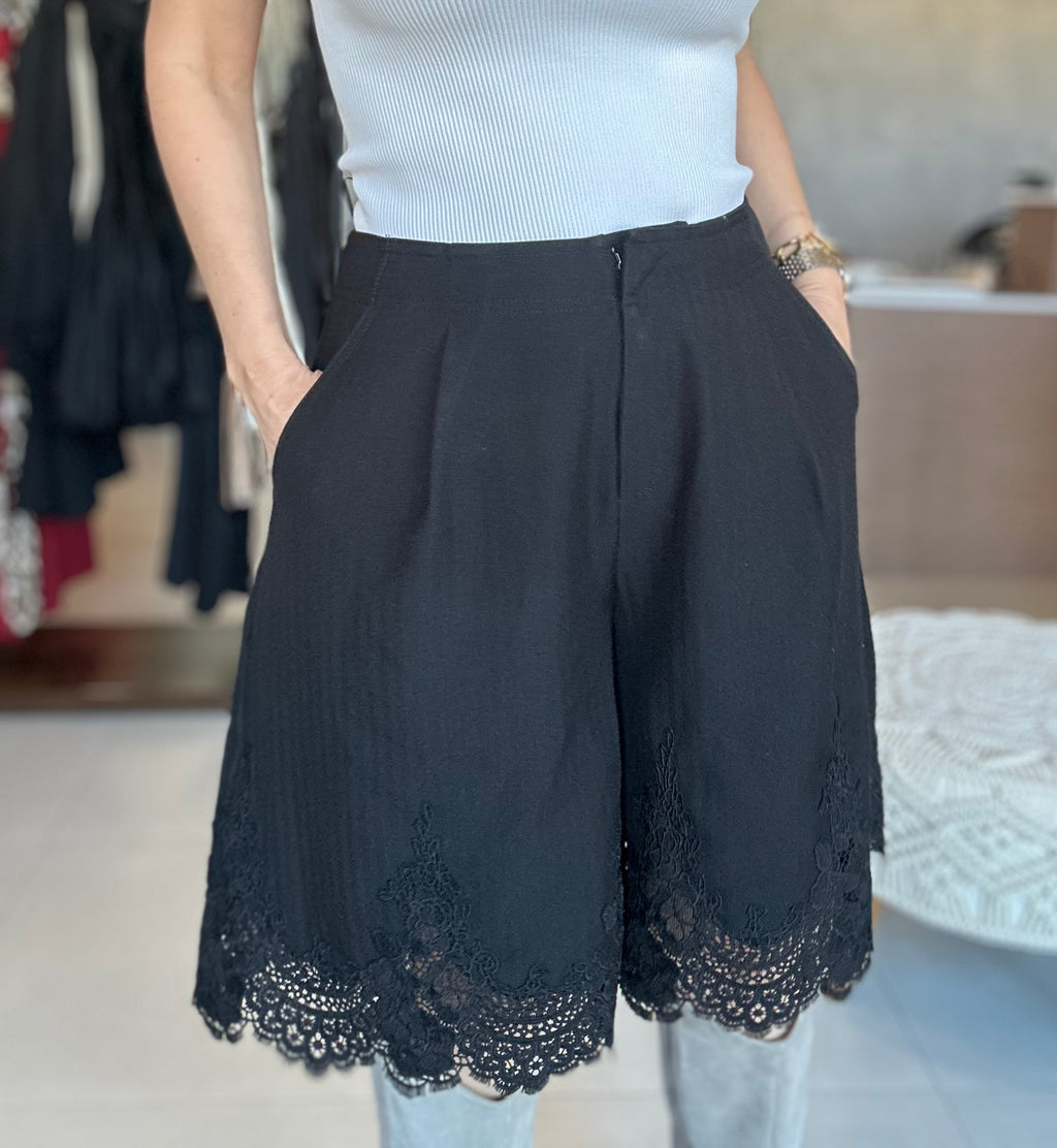 Lace Bermuda