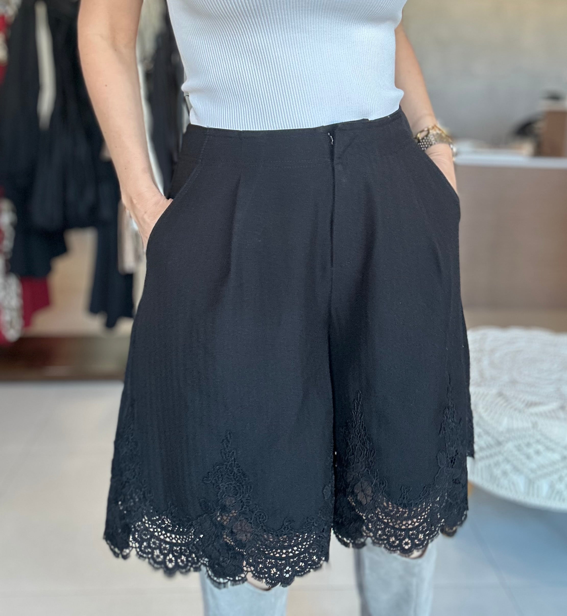 Lace Bermuda
