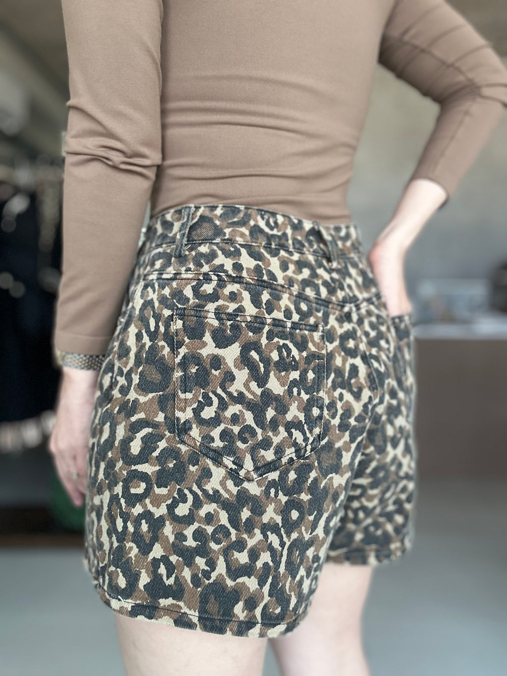 Faded Leopard Short
