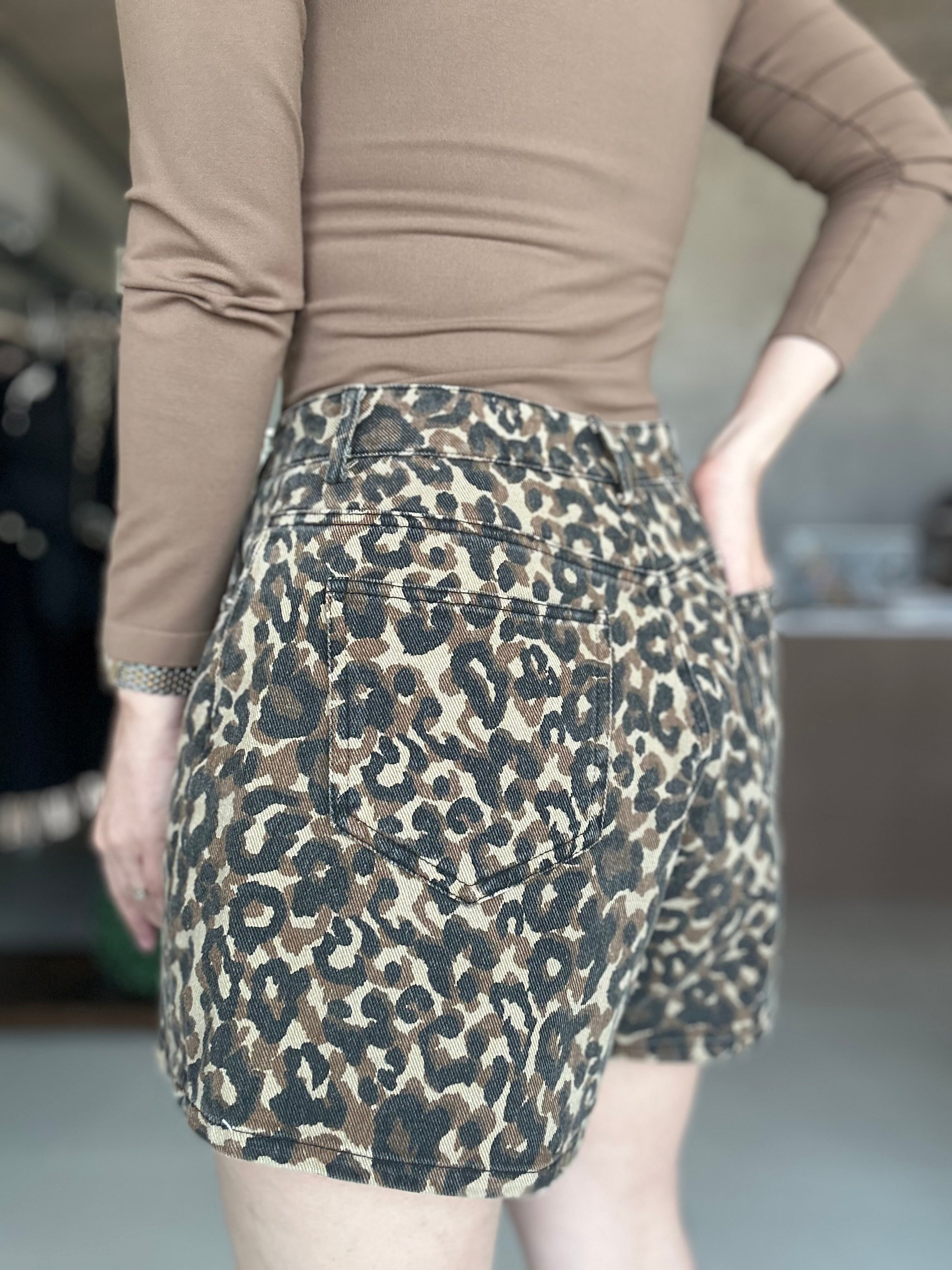 Faded Leopard Short