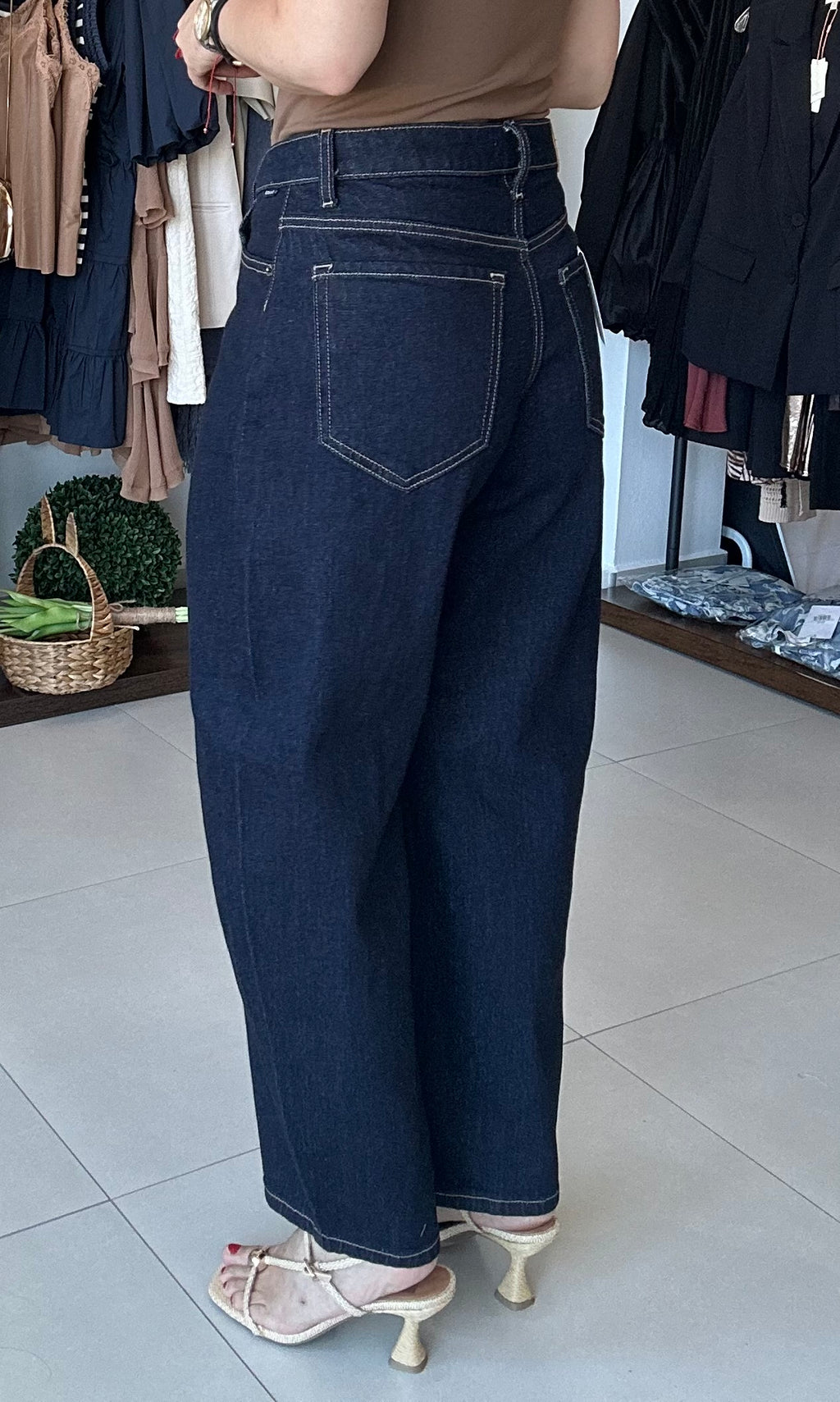 Overlapped Button Barrel Jean